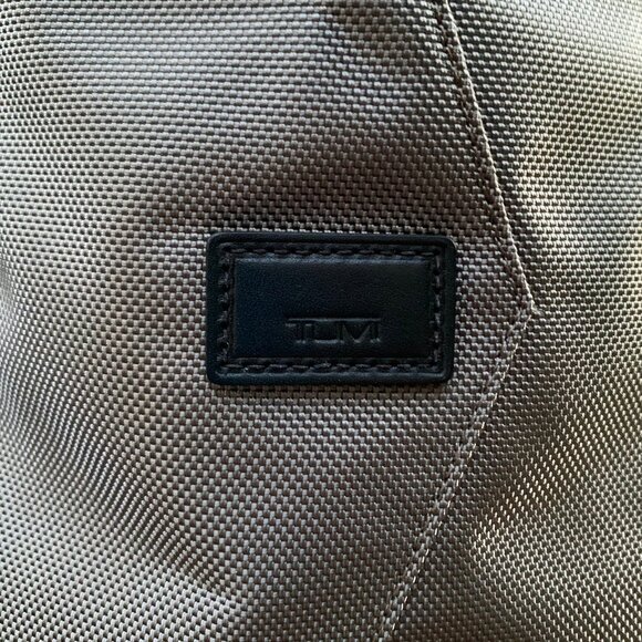 Tumi Santa Monica tote carry on bag - Picture 9 of 16